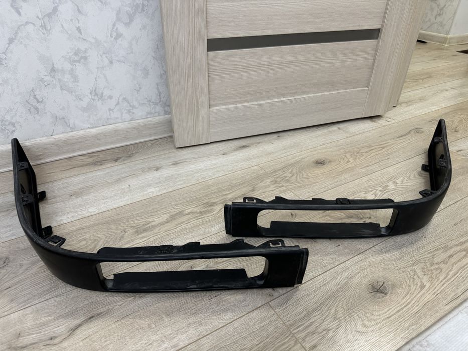 Продам накладки переднего бампера Ауди 80