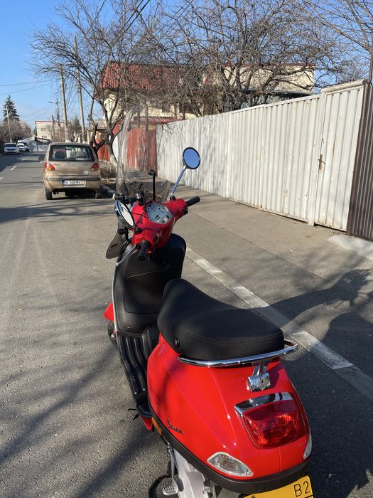 Scuter Piaggio Vespa LX50