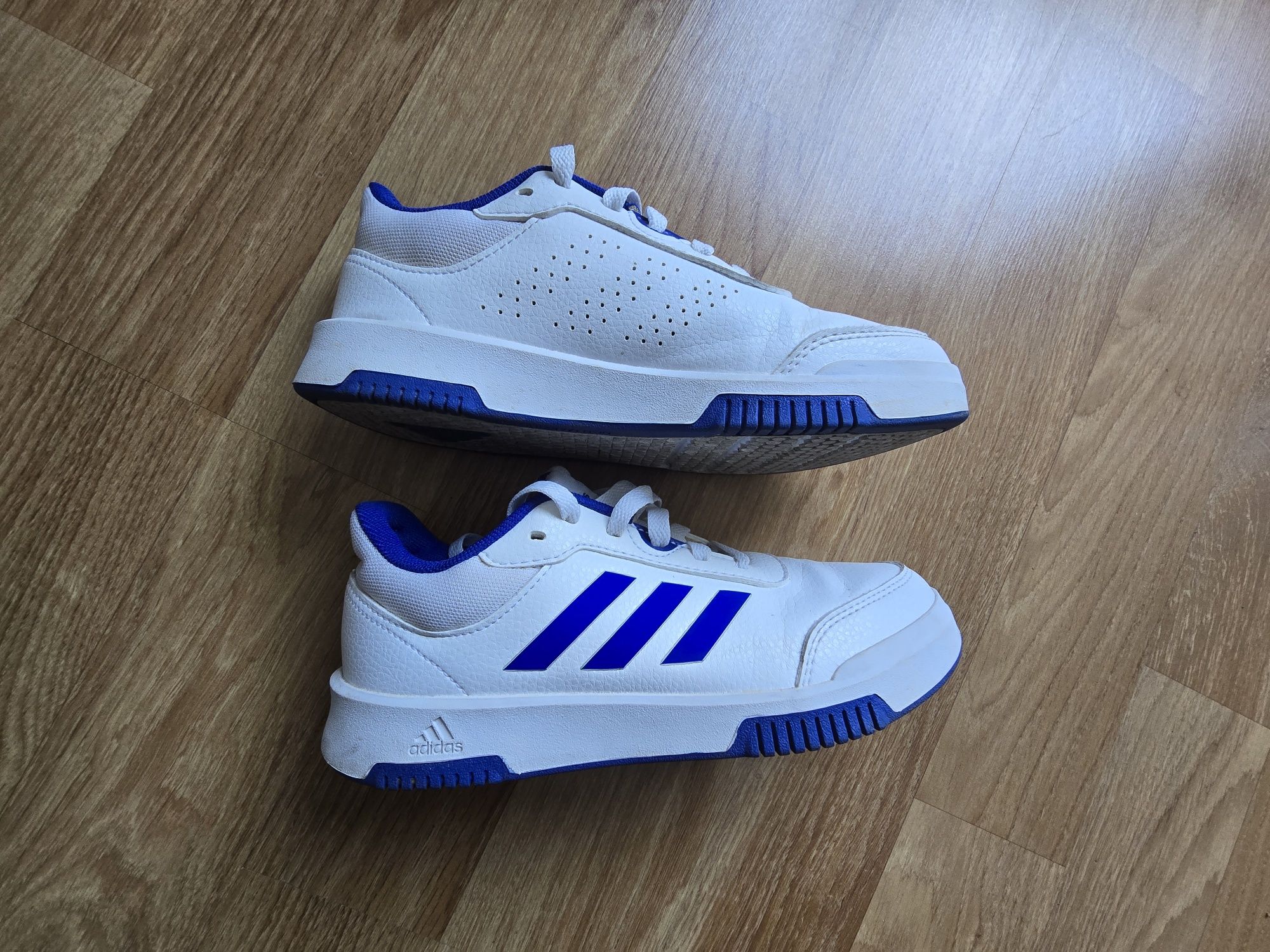 Adidasi Adidas mas 36