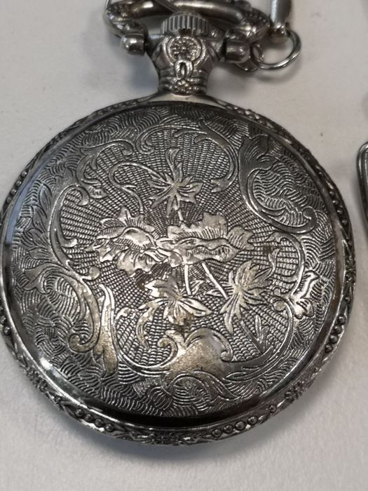 Джобен часовник с верижка и капаче
