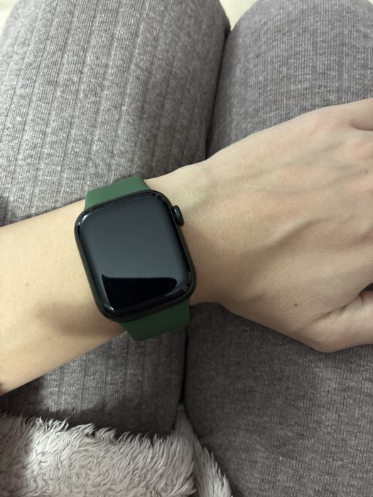 Apple Watch 7, GPS cu incarcator, nou