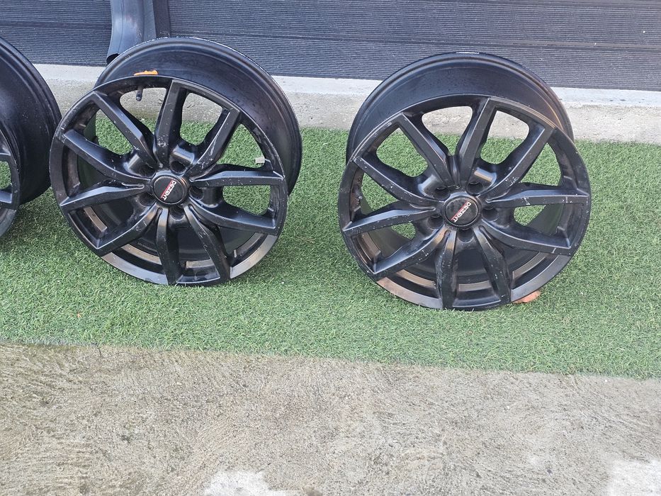 Jenti pe 17 kba49355