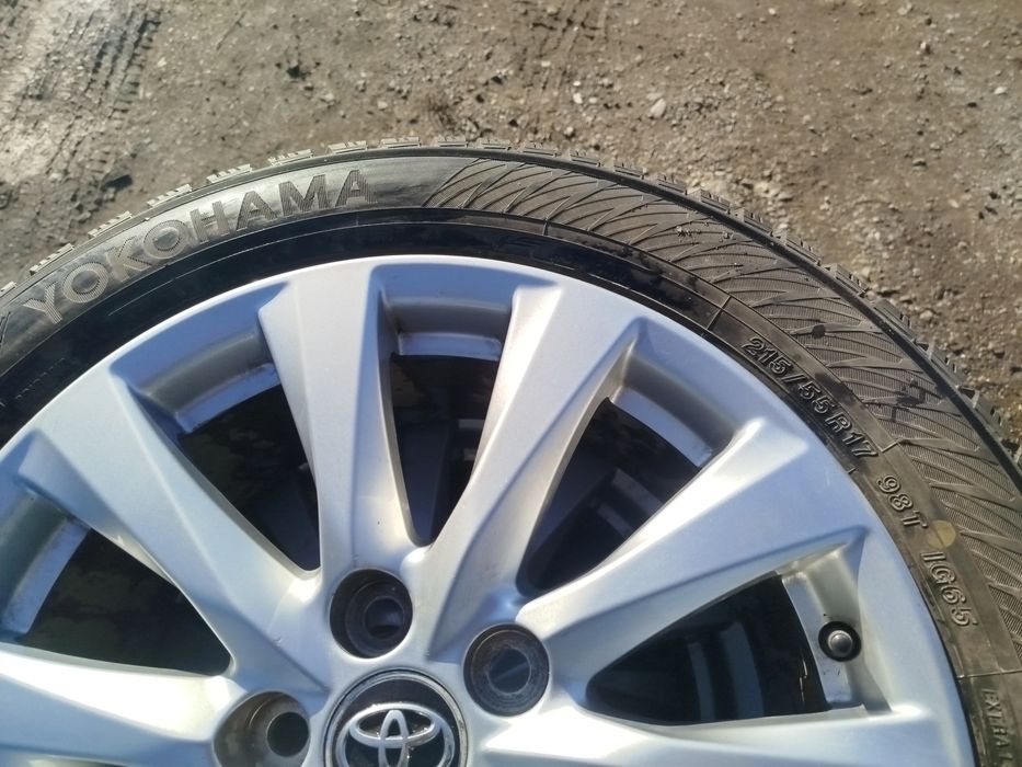 Продам резину с дисками новую 215/55R17