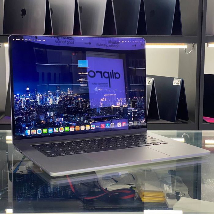 Macbook Air M2 15dyum / 8 / 256 / 31-100%