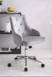Луксозен стол от сиво кадифе  на колела