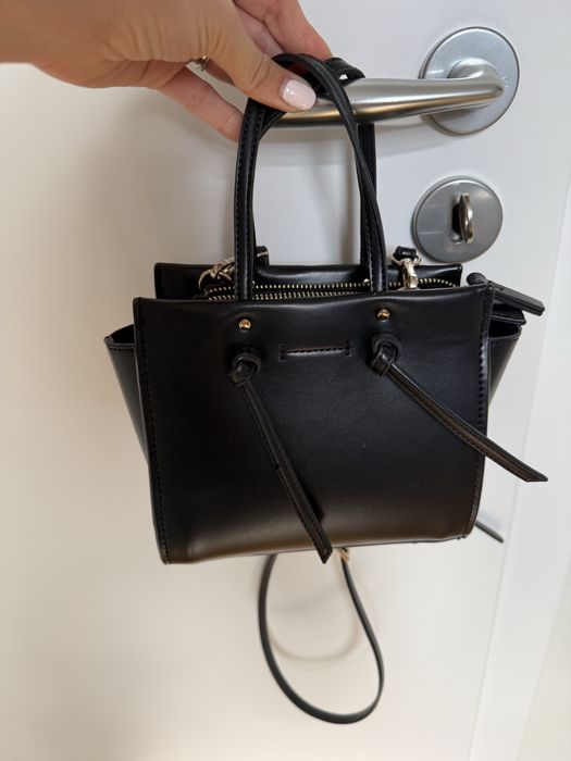 Малка черна чанта ZARA