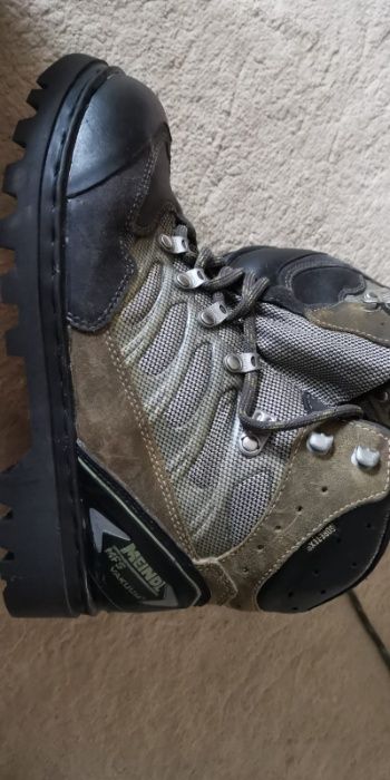 bocanci ghete  munte   Meindl 40 goretex