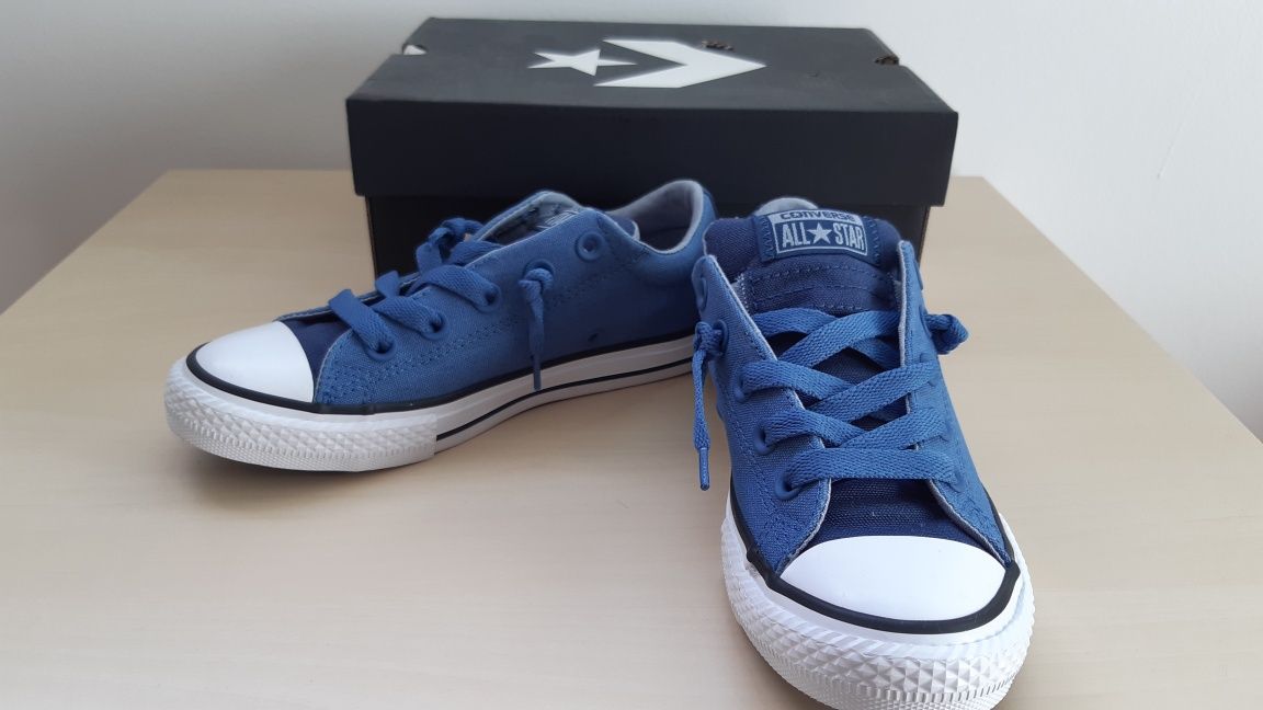 Нови детски кецове Converse, номер 33