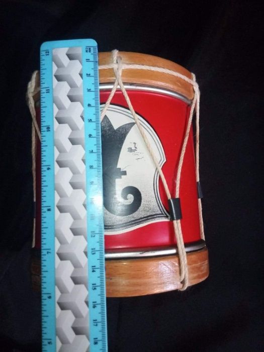 Tobă copii cu bomboane