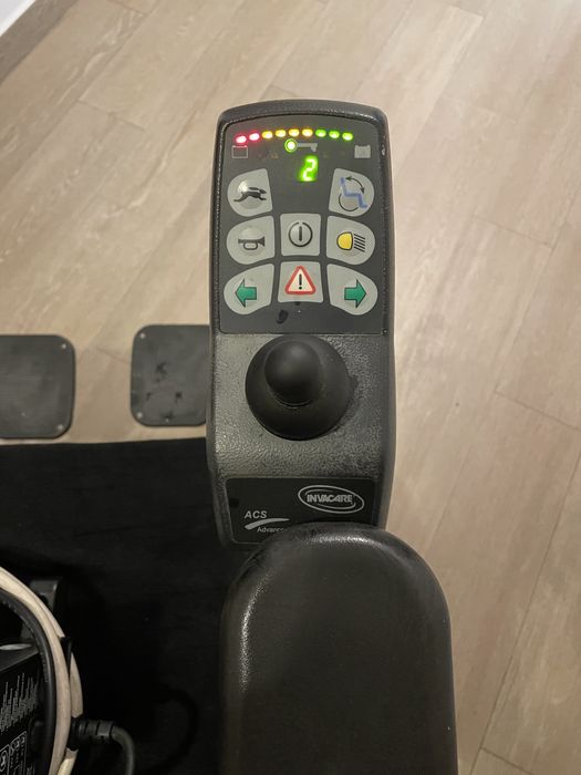 Carucior electric Invacare Kite pentru persoane cu dizabilitati