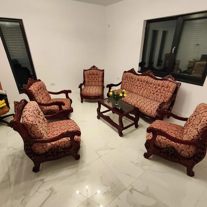 Set de mobilier o canapea 3 persoane 4 fotolii și o măsuță de cafea