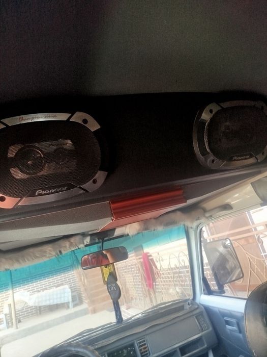 Dams rangi oq kiraska toza