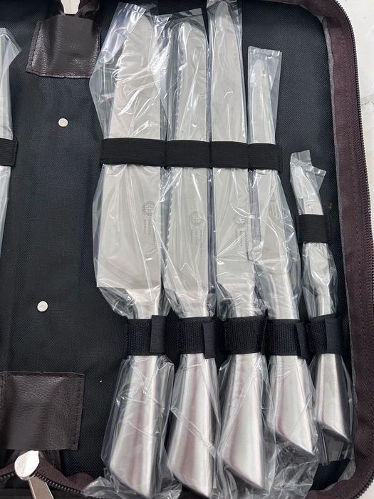 Vând set de cuțite