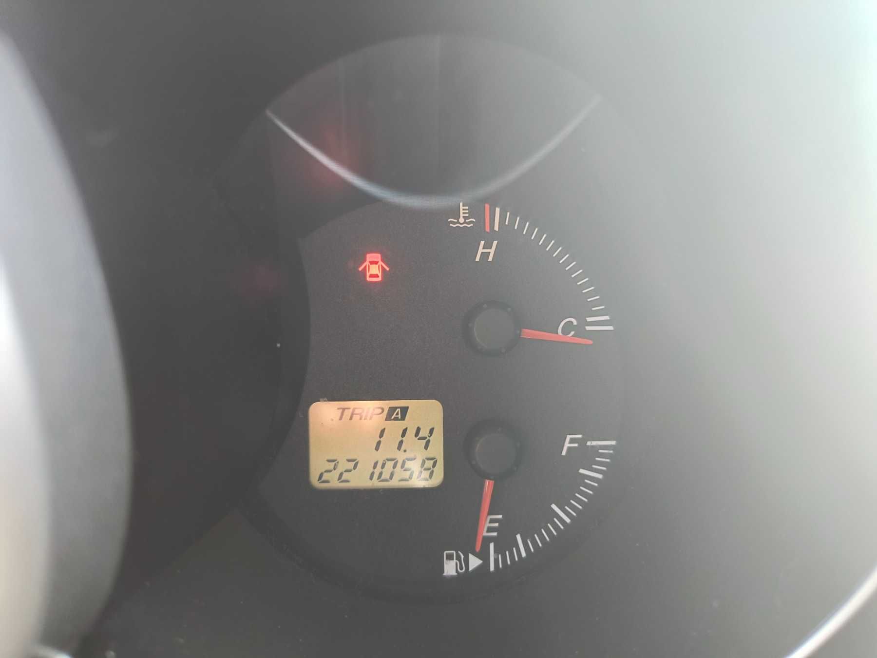 Продавам мазда 3 2004 г