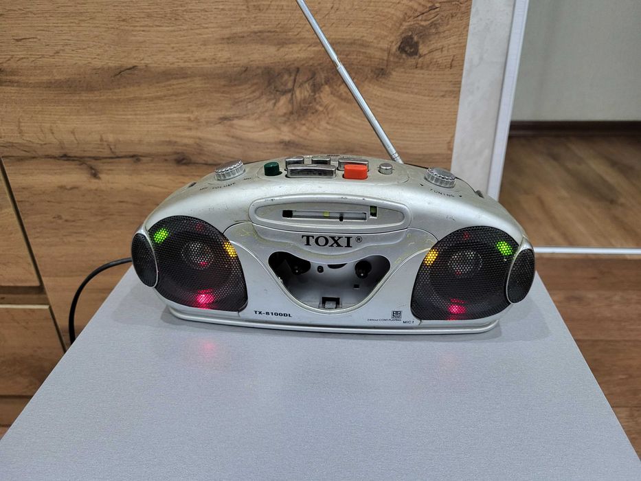 Продам касетный магнитофон/радио