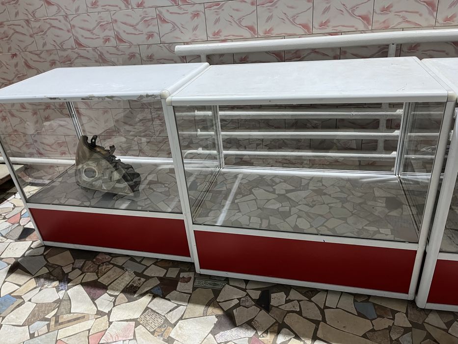 Продам витрины б/у недорого