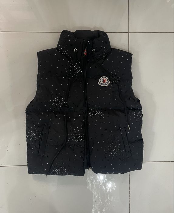 Vesta scurta cu pietricele