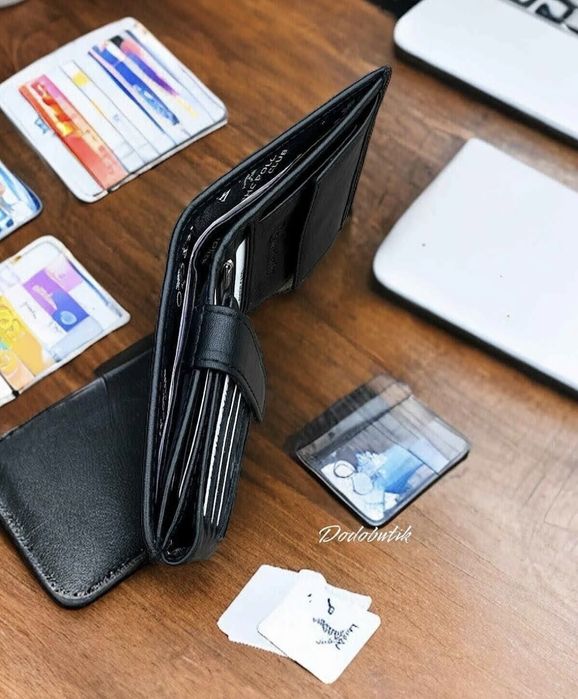 Черен портфейл с естествена кожа