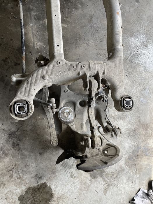 Punte spate dezechipata / Brat / fuzeta BMW f10 f11 seria 5 2012+