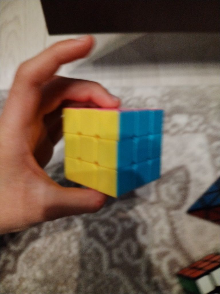 2 Cub Rubik și un piramix