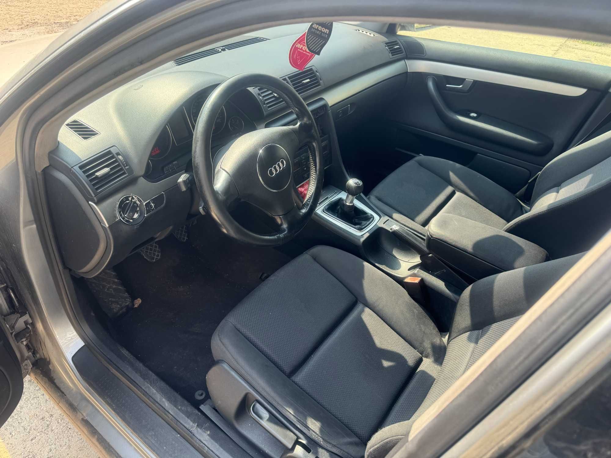 Dezmembrez Audi A4 B6 2002 sedan 1.9