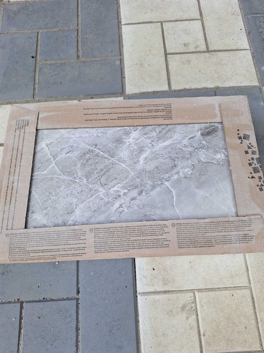 Vand Faianta 8 cutii gri + maron