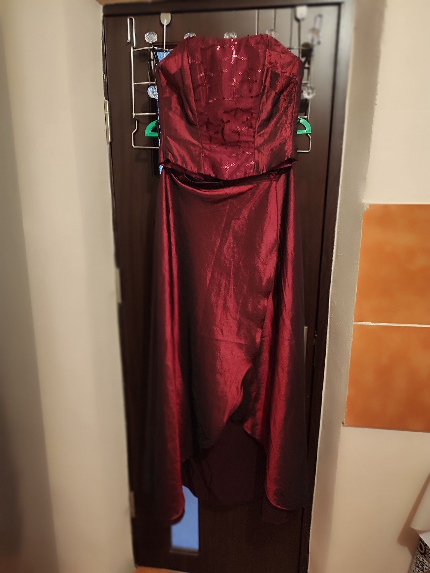 Compleu elegant nasa/soacra! Preț 200 Ron.