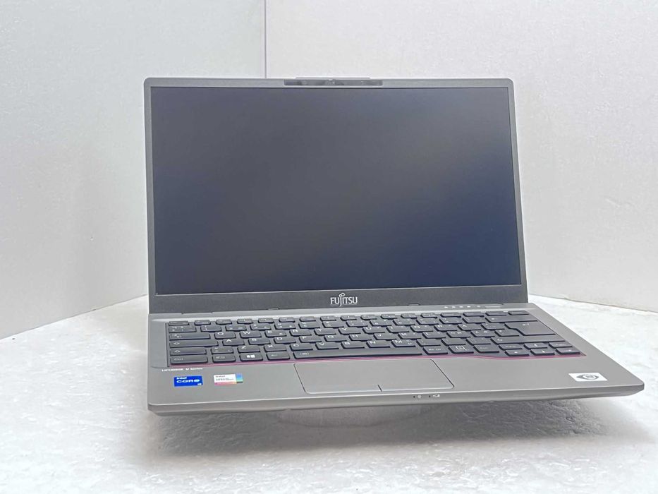 Fujitsu LIFEBOOK U7411 14" i5-1135G7 16GB 260GB/ с Гаранция/ Отличен