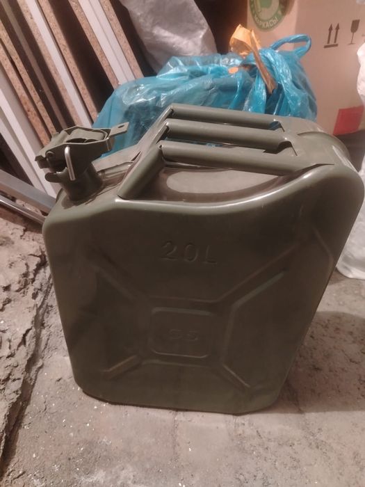 Продам канистры.