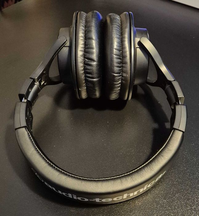 Casti Audio-Technica - ATH-M40X ca noi