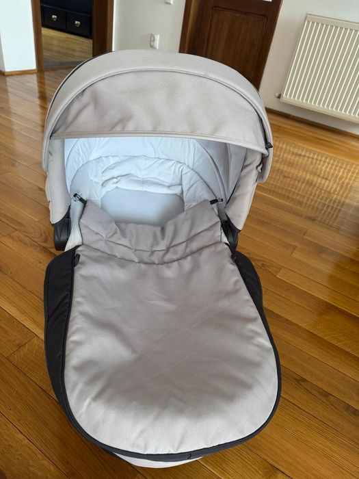 Vând cărucior 3ini Inglesina