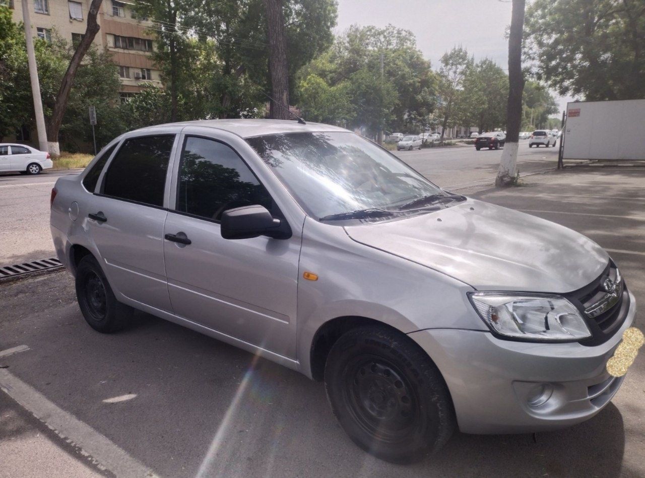 Lada Granta yengil avtomobili yaxshi narxda sotiladi