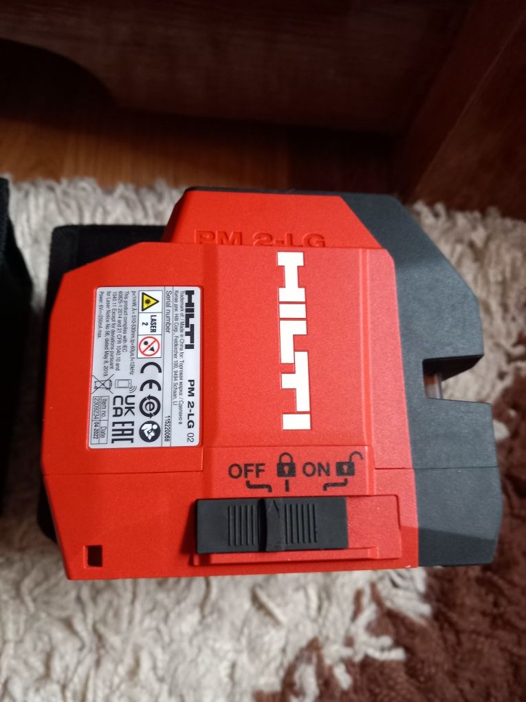 Hilti nivela cu linii nouă