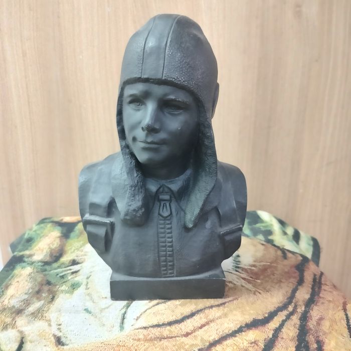 Гагарин бюст чугун