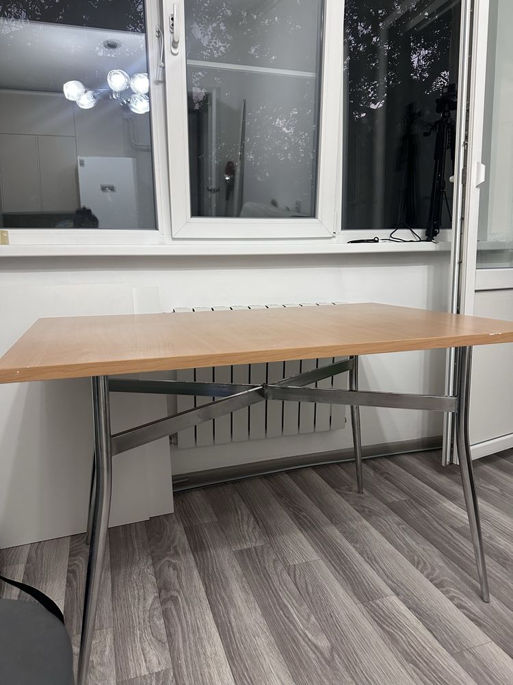 Продам стол и 4 стула