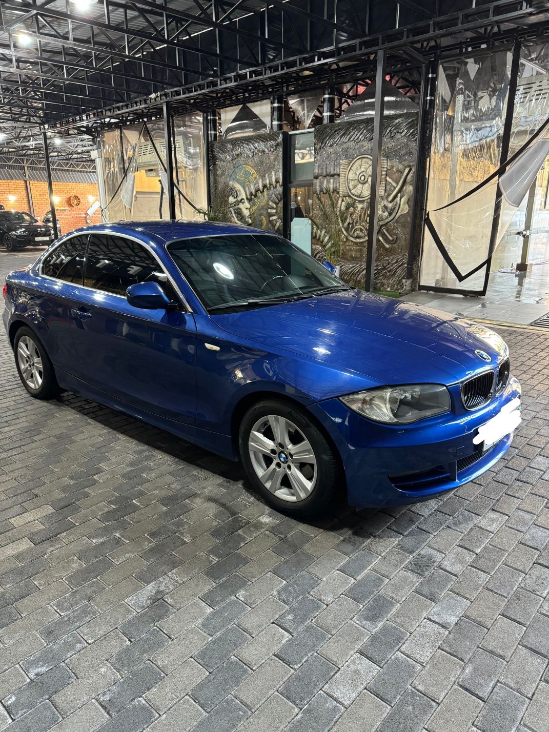 Автомобиль BMW120i
