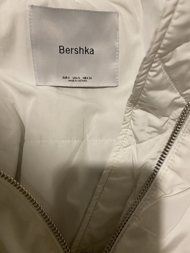 Яке и ветровка на bershka
