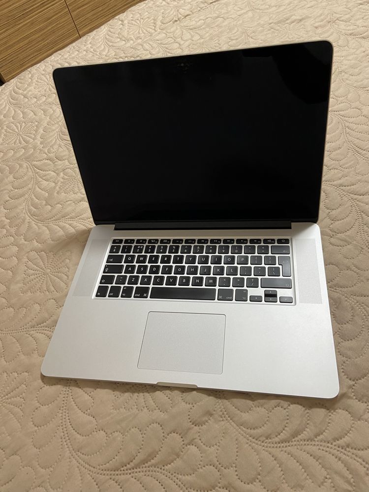 Apple Macbook Pro 11.4 Mid 2015 15.4" i7-4770HQ 16GB RAM 256GB SSD