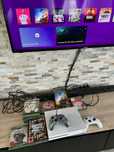 xbox one vine cu 2 manete de culori diferite +docking staion
