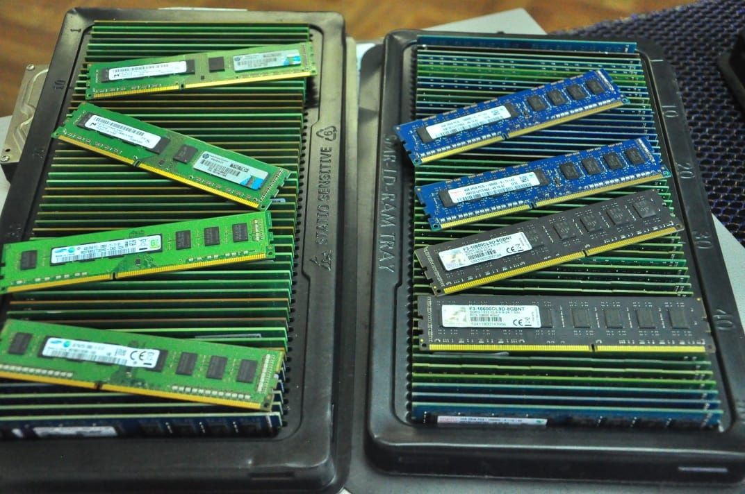 DDR3 4gb есть КоличествО. Торга нет!