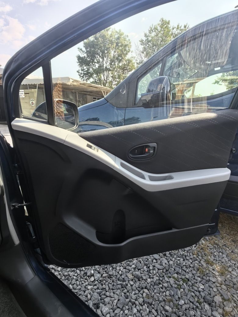 Toyota Yaris - Тойота Ярис 1.0 Климатик