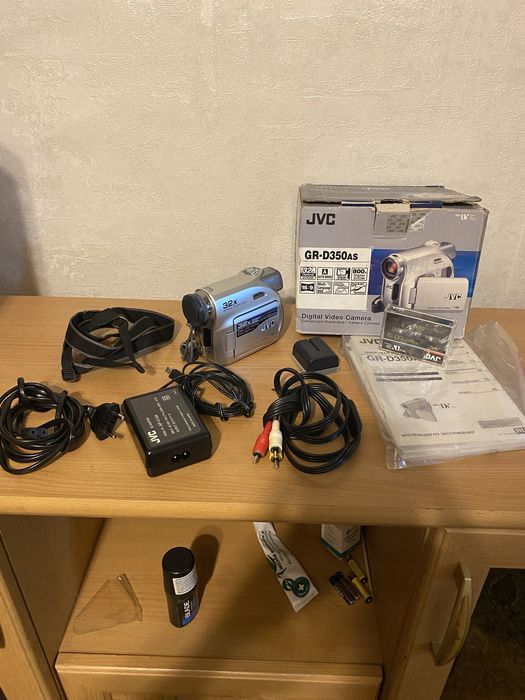 продам цифровая видеокамера jvc gr-d350as