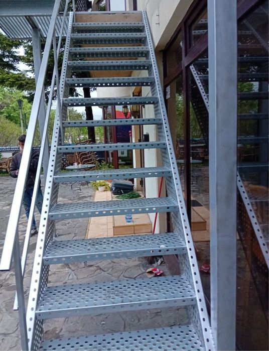 Scari metalice zincate