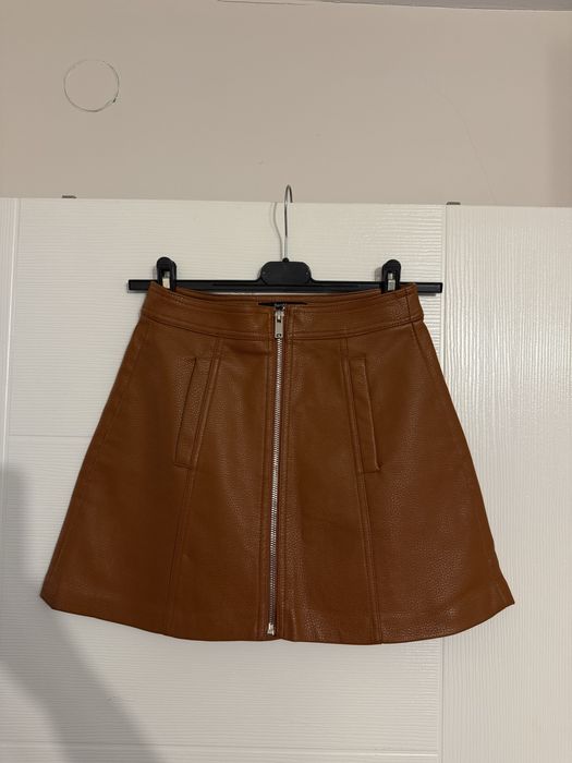 Къса кафява кожена пола Bershka