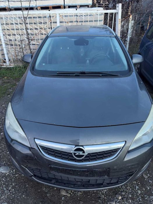 Opel Astra J Sport Tourer-avariat