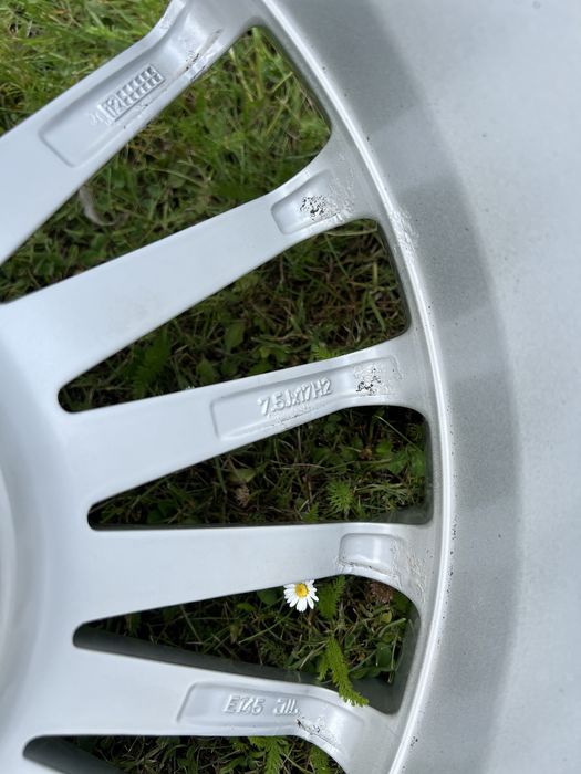 Vând jante Audi r17