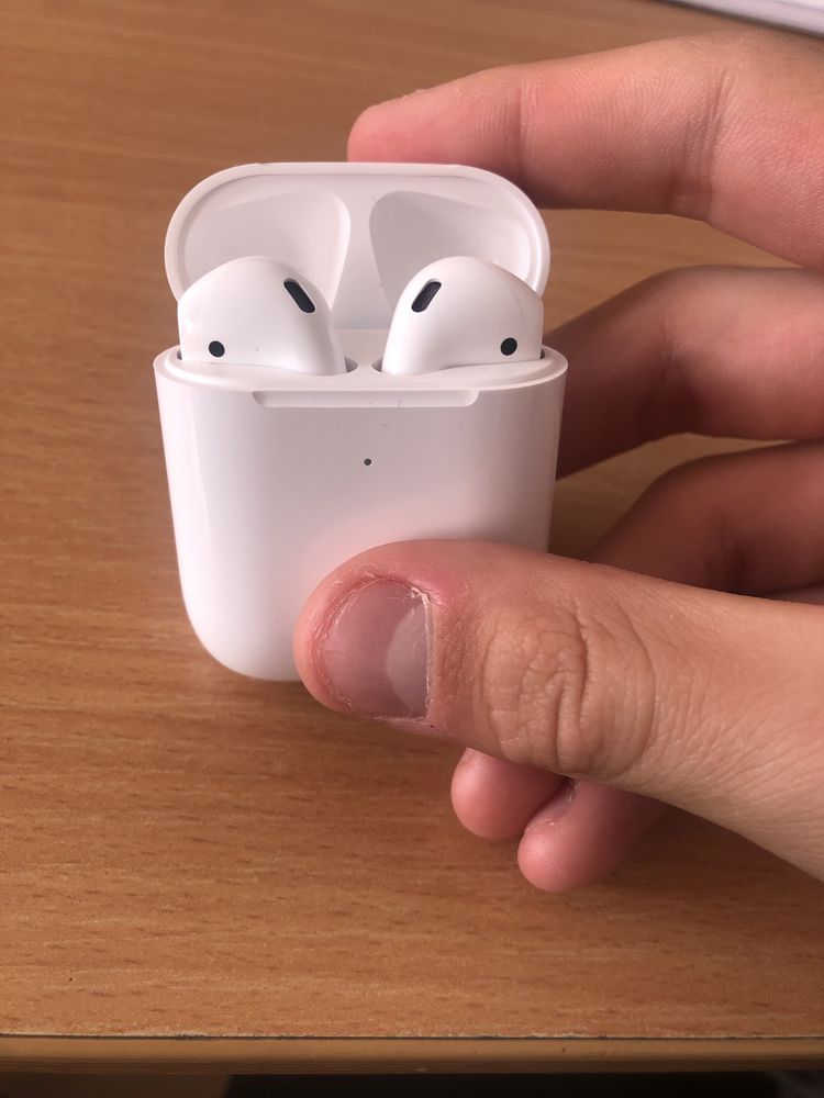Airpods 1 (second generation)