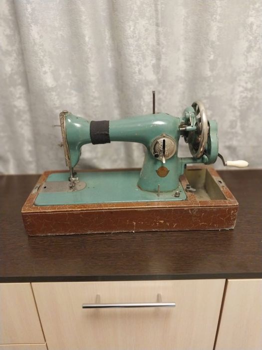 Швейная машина продам