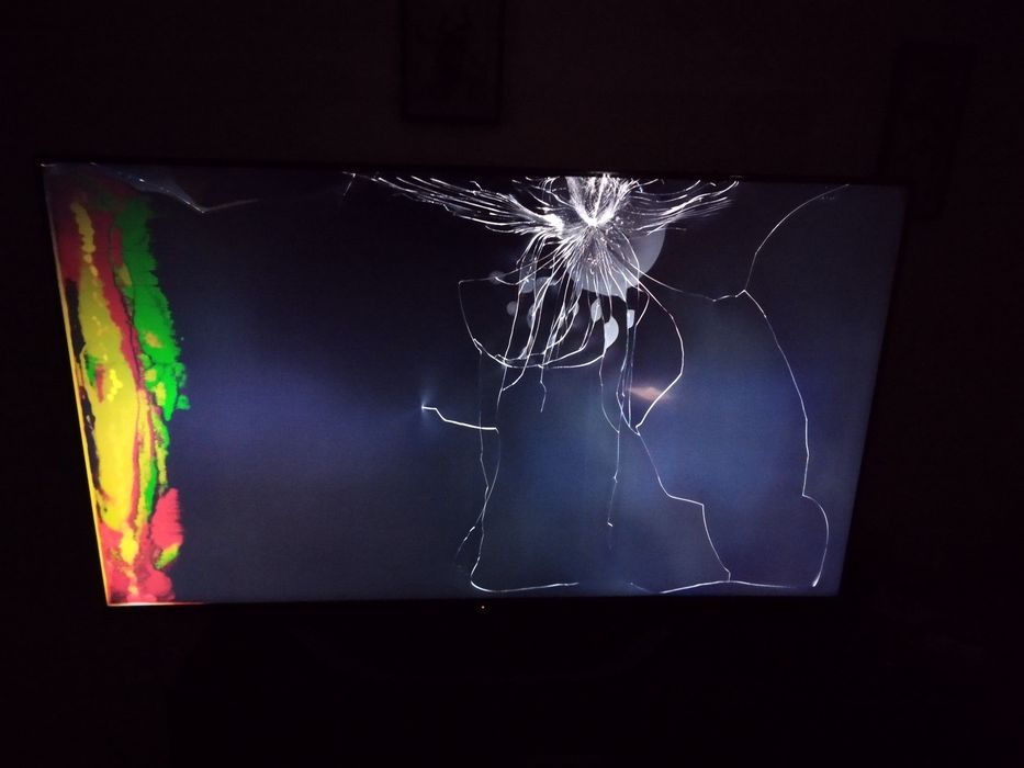 Hisense 55U7KQ – 55" 4K Smart TV (с пукнат дисплей)