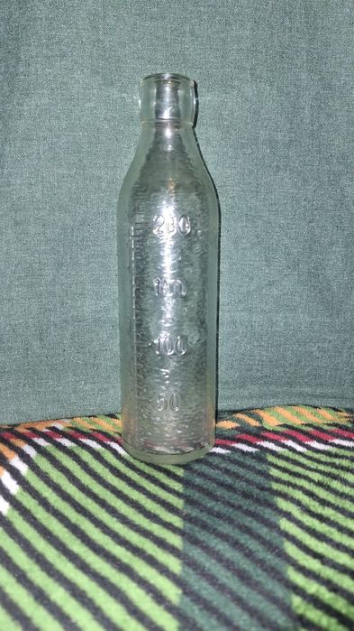 Sticla gradata din perioada comunistă